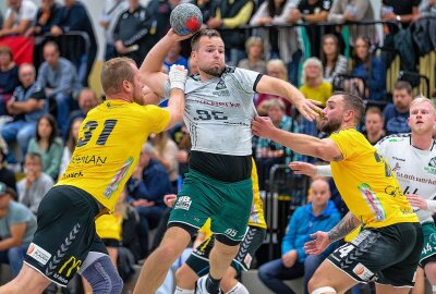 3. Bundesliga: Oberlosa präsentiert am Donnerstag den Fans das Team - Letzte Saison standen sich Oberlosa (gelb-scharz) und Freiberg in der Mitteldeutschen Handballoberliga gegenüber. Foto: Oliver Orgs / Pressebüro Repert