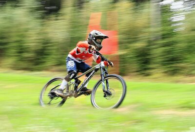 3. Mountainbike-Riesenslalom im Skigebiet Kegelberg-Erlbach - Levi Bittermann (Balance Racing Team) aufgenommen während dem 3. MTB Riesenslalom im Skigebiet Kegelberg-Erlbach. Foto: Johannes Schmidt