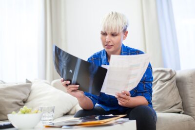 3 Versicherungen, die Immobilienbesitzer unbedingt brauchen - Besser nicht zu lange warten: Eine BU sollte man möglichst früh abschließen.