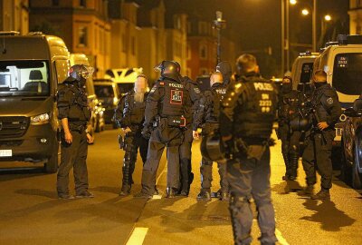 300 Beamte im Einsatz: Polizei beendet Rechtsrockkonzert - Polizeigroßaufgebot in Dresden. Foto: Textautor