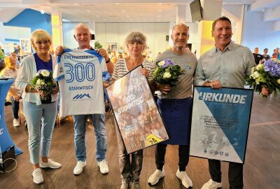 300. CFC-Stammtisch: Europapokalhelden und Trainerlegende fachsimpeln - Jens Seidel , Chef des CFC - Fördervereins (2.v.l.) hat jetzt die Hauptverantwortung für den Stammtisch. Foto: Knut Berger