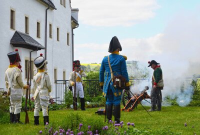 31. Wolkensteiner Burgfest begeistert Tausende Besucher - Zur Eröffnungszeremonie gehörten auch die Kanonenschüsse. Foto: Andreas Bauer