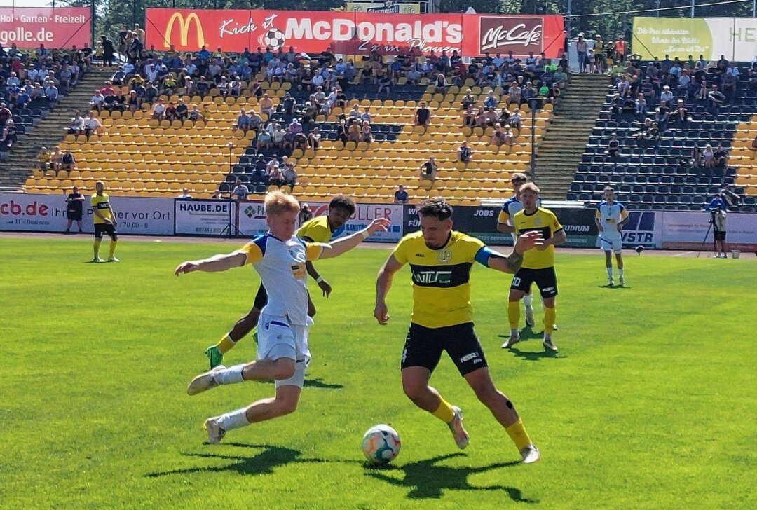 4:1-Auswärtserfolg in Plauen: Jena feiert fünften Sieg in Folge - Hier gibt es Impressionen vom Spiel Plauen gegen Jena (1:4). Foto: Karsten Repert