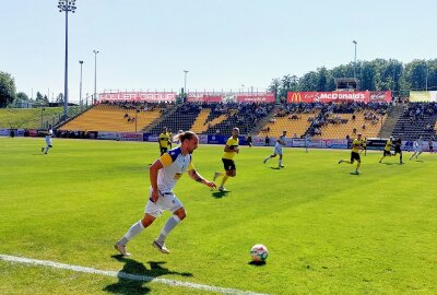 4:1-Auswärtserfolg in Plauen: Jena feiert fünften Sieg in Folge - Hier gibt es Impressionen vom Spiel Plauen gegen Jena (1:4). Foto: Karsten Repert