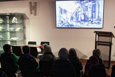 400 Schüler entdecken Bergbaugeschichte im Freiberger Silberbergwerk - Die Schüler sehen einen spannenden Film. Foto: Renate Fischer