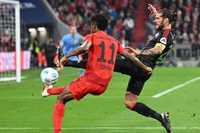 5:0, 4:0, 3:0: Bayern setzen national ein "Statement" - In Spiellaune: Bayerns Kingsley Coman (l) im Zweikampf mit Christopher Trimmel.