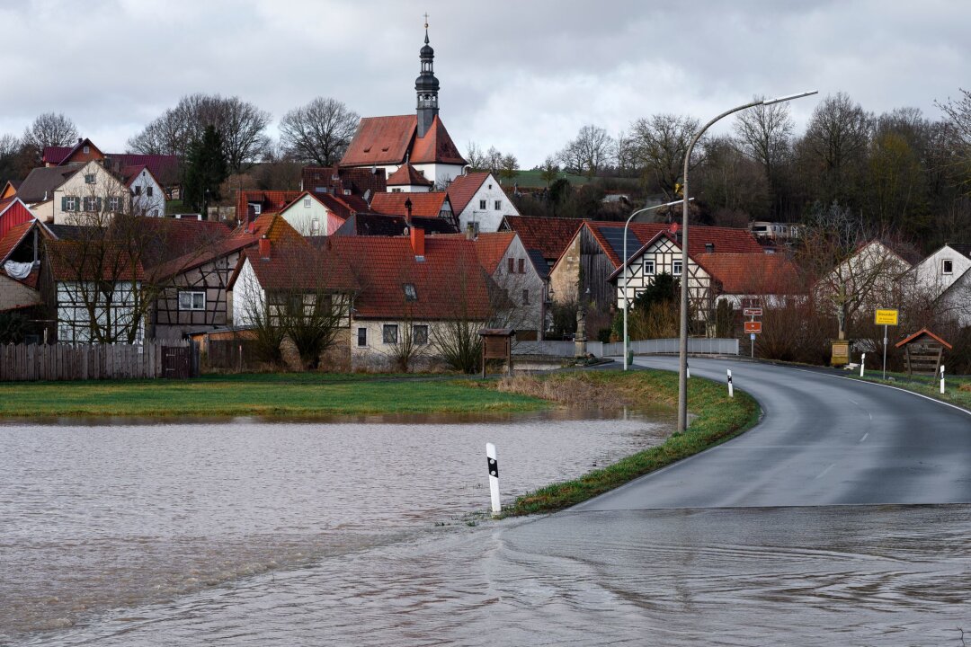 5 Punkte, die Sie über Hochwasser wissen müssen - Hochwasser entsteht, wenn ein Fluss das Wasser nicht mehr aufnehmen kann.