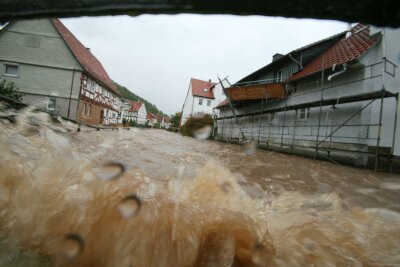 5 Punkte, die Sie über Hochwasser wissen müssen - Läuft die Kanalisation voll, sucht sich das Wasser neue Wege.