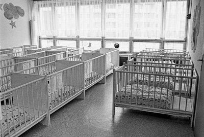 50 Jahre Neubaugebiet Fritz-Heckert: Eine Bildergalerie durch die Geschichte - 1984 in Karl-Marx-Stadt: Einweihung der Kinderkombination Kindergarten und Kinderkrippe im Baugebiet 8 Zum Hutholz 182- 184. Foto: Harry Härtel