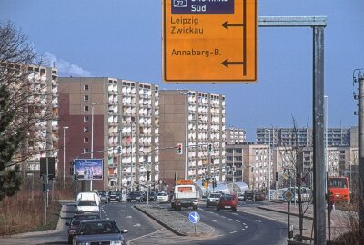 50 Jahre Neubaugebiet Fritz-Heckert: Eine Bildergalerie durch die Geschichte - 1995: Blick über das Fritz-Heckert-Gebiet, Stollberger Straße. Foto: Harry Härtel