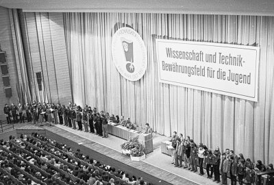 50 Jahre Stadthalle Chemnitz - Am 7. Januar 1981 fand in der Stadthalle Karl-Marx-Stadt die Bezirksrationalisierungskonferenz der Jugend und Werktätigen statt. Foto: Harry Härtel