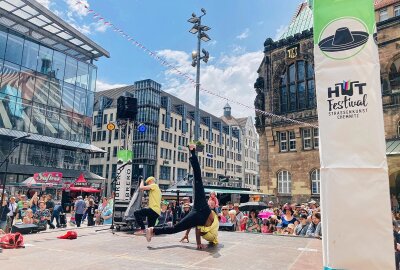 55.000 Besucher feierten das Hutfestival - Das Hutfestival zog 55.000 Besucher nach Chemnitz. Foto: Steffi Hofmann