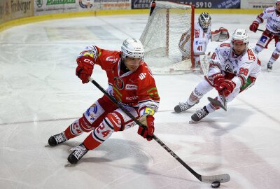 6:1! Dominante Eispiraten schlagen Regensburg - Roman Zap. Foto: Andreas Kretschel