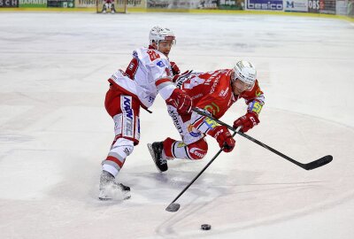 6:1! Dominante Eispiraten schlagen Regensburg - Die Eispiraten Crimmitschau haben erstmals in dieser Saison ein 5-Punkte-Wochenende eingefahren. Foto: Andreas Kretschel