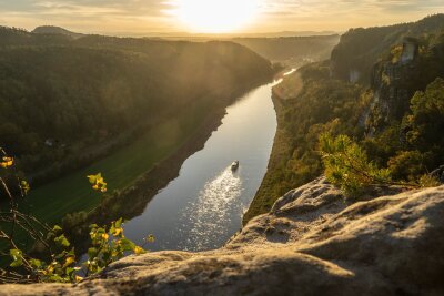 6 Gründe, warum Wandern gesund und glücklich macht - Den Blick weit schweifen lassen: Wandern kann auch für die Augen erholsam sein.