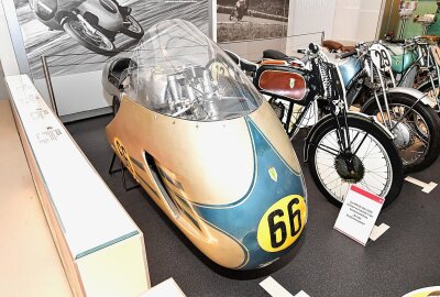 60. Todestag des DKW-Gründers Jörgen Skafte Rasmussen - Die drei markanten Buchstaben DKW waren bis Mitte der 1950er-Jahre im Motorsport erfolgreich. Im Bild die "Singende Säge" von DKW in Ingolstadt. Foto: Thorsten Horn