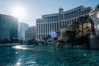 7 bekannte Drehorte, die man im Urlaub besuchen kann - Berühmte Kulisse: Das Bellagio in Las Vegas war unter anderem Drehort in der Krimikomödie "Ocean’s Eleven".