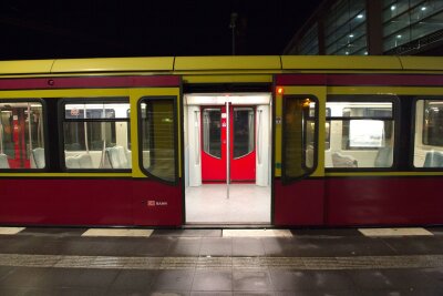 7 Fakten, mit denen Menschen ihr Verhalten wirklich ändern - Bahn statt Auto: Um langfristig unser Verhalten zu ändern, brauchen wir stabile Gewohnheiten.