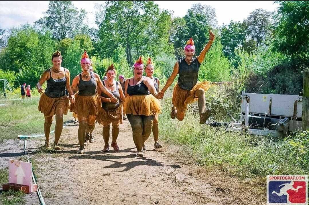 7 Frauen aus Mittelsachsen dabei beim Muddy Angel Run in Dresden - Ein perfekter Mädelstag im Schlamm