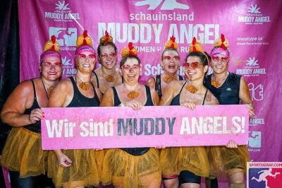 7 Frauen aus Mittelsachsen dabei beim Muddy Angel Run in Dresden - Schon im Januar war klar, dass sie als Team "Die Rennhennen" an den Start gehen würden.