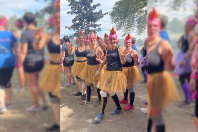 7 Frauen aus Mittelsachsen dabei beim Muddy Angel Run in Dresden - Sophie, Jana, Maika, Stefanie, Lisa, Sabrina und Isabell aus Mittelsachsen auf dem Weg in den Matsch.