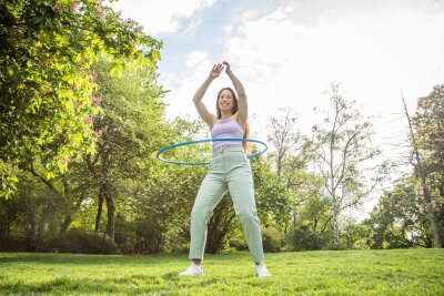 7 Irrtümer über Rückenschmerzen, die Sie kennen sollten - Hulahoop: Rückenschmerzen lindern durch gestärkte Bauchmuskeln und verbesserte Rückenstabilität.