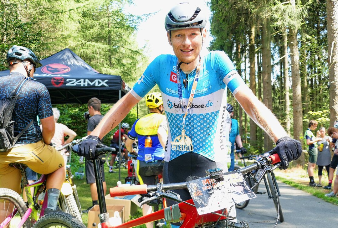 7. Miriquidi-Bike-Challenge begeistert Mountainbiker im Erzgebirge - Nicht einmal vier Stunden benötigte Sieger Benjamin Michael für die 90 Kilometer. Foto: Andreas Bauer