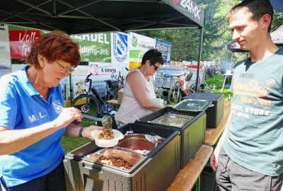 7. Miriquidi-Bike-Challenge begeistert Mountainbiker im Erzgebirge - Mit leckeren Nudeln wurde die Energie sofort wieder aufgetankt. Foto: Andreas Bauer