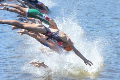 7 Tipps, um die Leistung beim Schwimmen zu steigern - Je vielseitiger das Schwimmtraining ist, umso eher lässt sich die Leistung steigern.