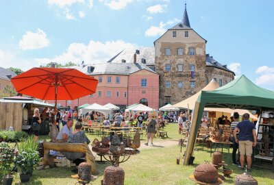 750-Jahrfeier: Schloss Mühltroff erwacht für einen Tag zum Leben - Die Festwoche in Mühltroff hat begonnen. Foto: Simone Zeh