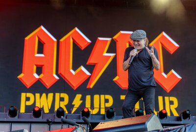 77.000 Fans feiern mit AC/DC im ausverkauften Ostragehege - Vor 77.000 Zuschauern begeistern AC/DC im ausverkauften Ostragehege/Rinne Dresden. Foto: Archeopix/Grube