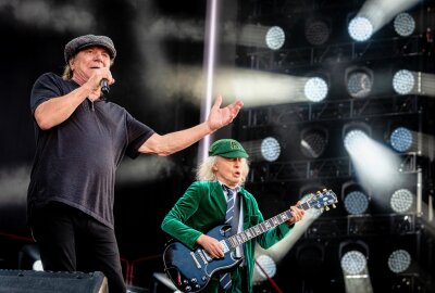 77.000 Fans feiern mit AC/DC im ausverkauften Ostragehege - Vor 77.000 Zuschauern begeistern AC/DC im ausverkauften Ostragehege/Rinne Dresden. Foto: Archeopix/Grube