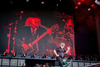 77.000 Fans feiern mit AC/DC im ausverkauften Ostragehege - Vor 77.000 Zuschauern begeistern AC/DC im ausverkauften Ostragehege/Rinne Dresden. Foto: Archeopix/Grube