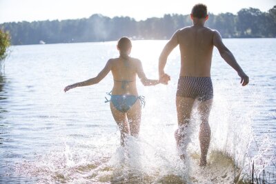 8 Gründe, warum uns Schwimmen so gut tut - Abkühlung voraus: Gerade im Sommer tut Schwimmen gut.