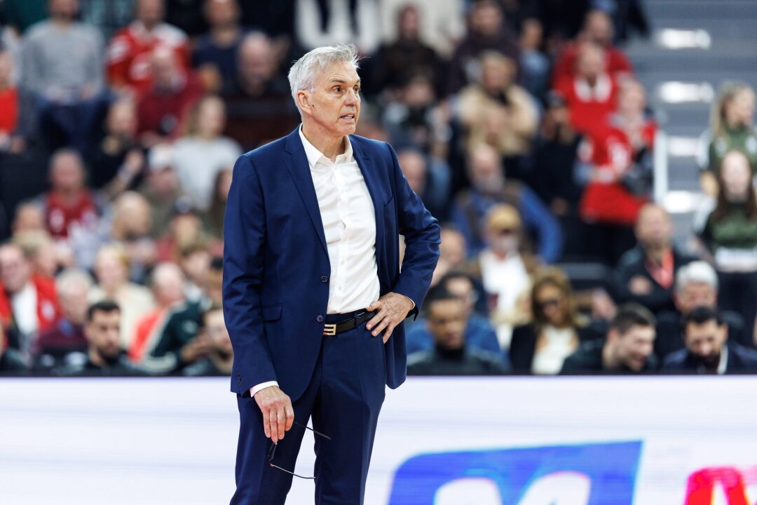 91:85 in Bonn: Bayerns Basketballer erreichen Viertelfinale - Bayerns Basketballer mit Coach Gordon Herbert gewinnen im BBL-Pokal in Bonn.