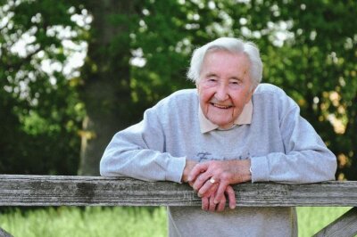 92-jähriger Opa singt sich auf Tik Tok in die Herzen - Edwin ist 92 Jahre alt und singt auf Tik Tok.