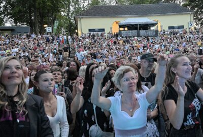 99 Luftballons und Wunder, die geschehen: Nena rockt die Freilichtbühne Zwickau - Viele im Publikum verbinden die alten Hits von Nena mit der eigenen Jugend. Foto: Ralf Wendland