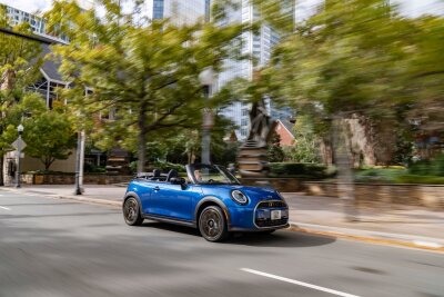 Ab Frühjahr: Mini hält dem Cabrio die Treue - Mini bringt sein Dreitürer-Cabrio ab Frühjahr 2024 mit Stoffverdeck auf den Markt. Gerüchte deuten auf ein mögliches elektrisches Modell hin.