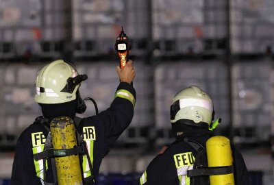 ABC-Einsatz in Glauchau: Mann muss verletzt ins Krankenhaus - Der Gefahrgutzug des Landkreises wurde alarmiert. Foto: Andreas Kretschel