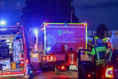 ABC-Einsatz in Glauchau: Mann muss verletzt ins Krankenhaus - Der Gefahrgutzug des Landkreises wurde alarmiert. Foto: Andreas Kretschel