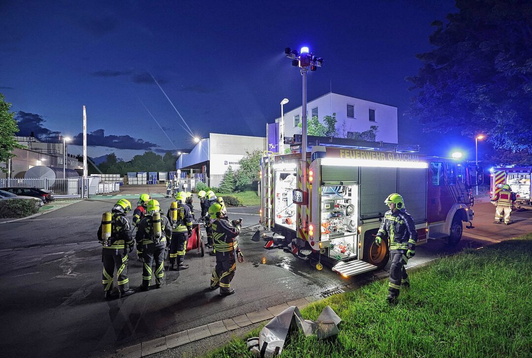 ABC-Einsatz in Glauchau: Mann muss verletzt ins Krankenhaus - Der Gefahrgutzug des Landkreises wurde alarmiert.  Foto: Andreas Kretschel