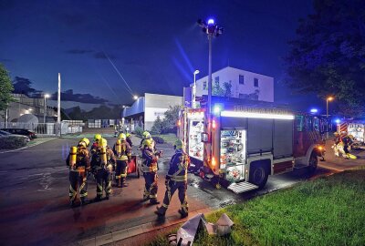 ABC-Einsatz in Glauchau: Mann muss verletzt ins Krankenhaus - Der Gefahrgutzug des Landkreises wurde alarmiert.  Foto: Andreas Kretschel