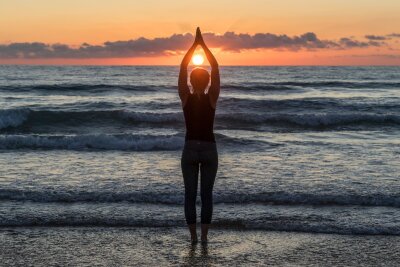 Abnehmen mit Sport: Diese 9 Tipps bringen Sie ans Ziel - Beim Yoga verbrennen Sie etwa 300 bis 350 Kalorien pro Stunde.