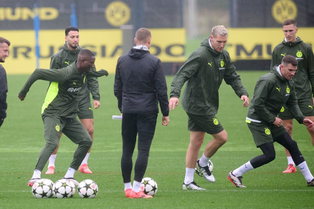 Abnehmende BVB-Personalsorgen vor Duell mit Real Madrid - Die zuletzt angeschlagenen Pascal Groß (rechts) und Niklas Süle (2. v. rechts) nehmen am Abschlusstraining teil.