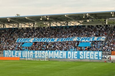 Abtasten zum Auftakt: CFC und HFC teilen sich die Punkte - Formulierten vor dem Spiel einen Auftrag an ihr Team: Die Fans in der Südkurve des Chemnitzer Stadions.