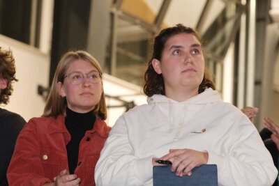 Abtrünnige Jung-Grüne skizzieren Pläne für linken Neuanfang - Svenja Appuhn (l) und Katharina Stolla (r) haben den Grünen den Rücken gekehrt und wollen jetzt mit einer neuen Bewegung linke Politik voranbringen. (Archivfoto)