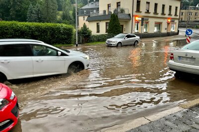 Achtung: Deutscher Wetterdienst gibt Unwetterwarnung für die Region heraus - Es kann zu Überflutungen auf den Straßen kommen. Archivfoto: Daniel Unger