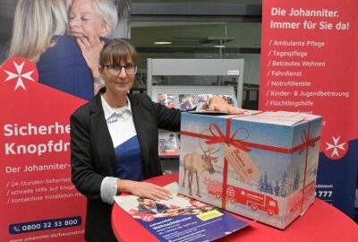 Aktion der Johanniter: Hilfspakete für bedürftige Menschen packen - Ab Samstag werden Päckchen gepackt für den Weihnachtstrucker – im Bild Katja Böwe von den Johannitern.