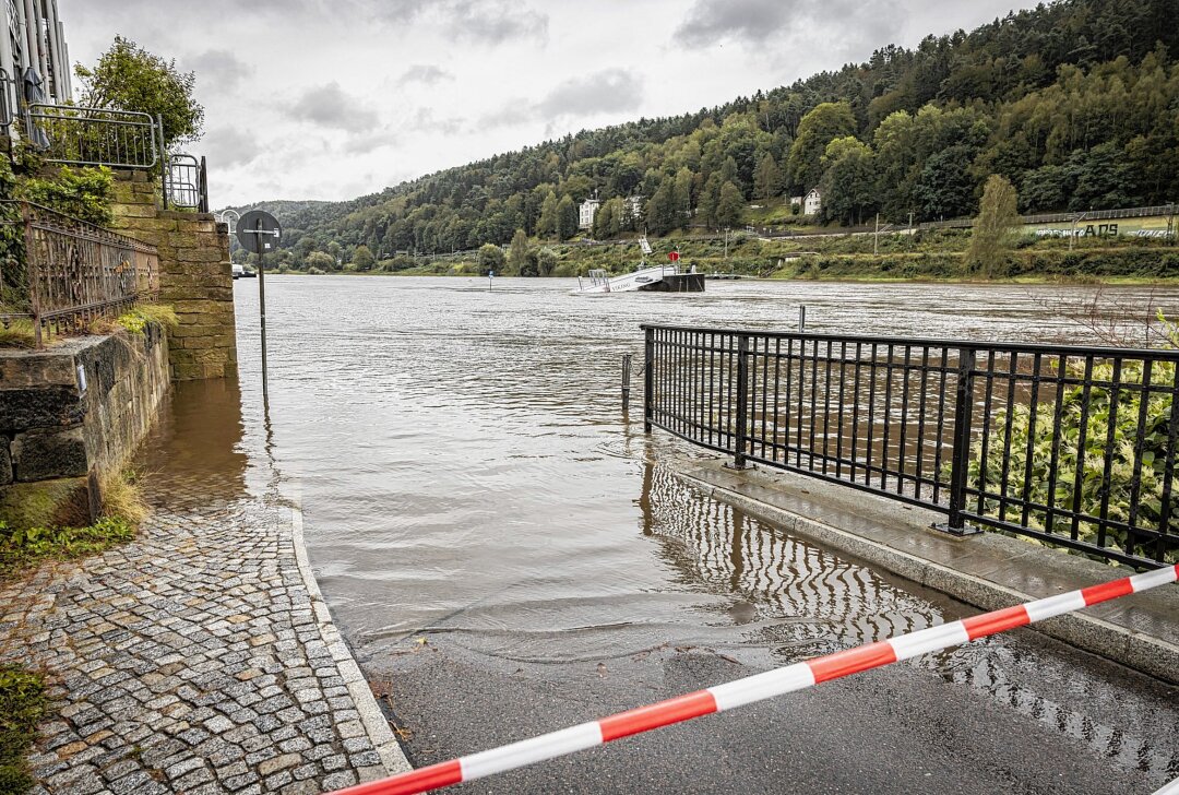 Alarmstufe 4 erwartet: Experten prognostizieren deutliche Pegelsteigerung der Elbe - Der Pegelstand der Elbe soll noch weiter ansteigen. Foto: Marko Förster