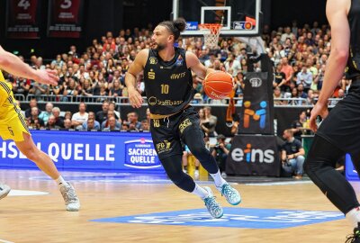 Alba Berlin erzwingt fünftes Spiel gegen Chemnitz - Alba Berlin gewinnt die vierte Partie in Chemnitz. Foto: Peggy Schellenberger